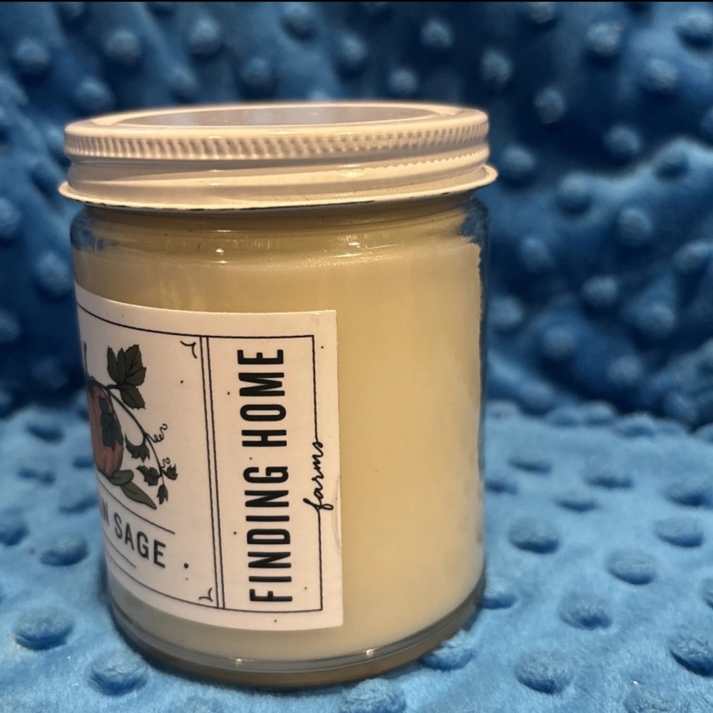 Finding Home Farms Medium 7.5oz Glass Jar Candle Pumpkin Sage - Picture 2 of 4